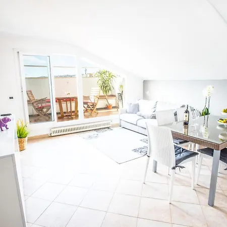 Mansarda Luminosa In Centro A Apartment Sanremo